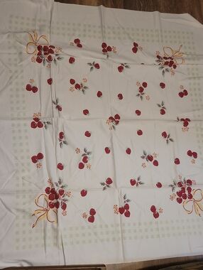 Vintage Strawberry Print Tablecloth - White with Red Strawberries